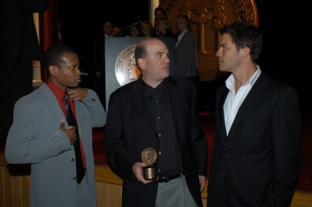 Fig. 2: David Simon at the 63rd Annual Peabody Award with two actors from The Wire: Lawrence Gilliard, Jr. (left) and Dominic West (right). Photo: Anders Krusberg / Peabody Awards, 63rd Annual Peabody Awards Luncheon, Waldorf Astoria Hotel, May 17, 2004. Creative Commons.